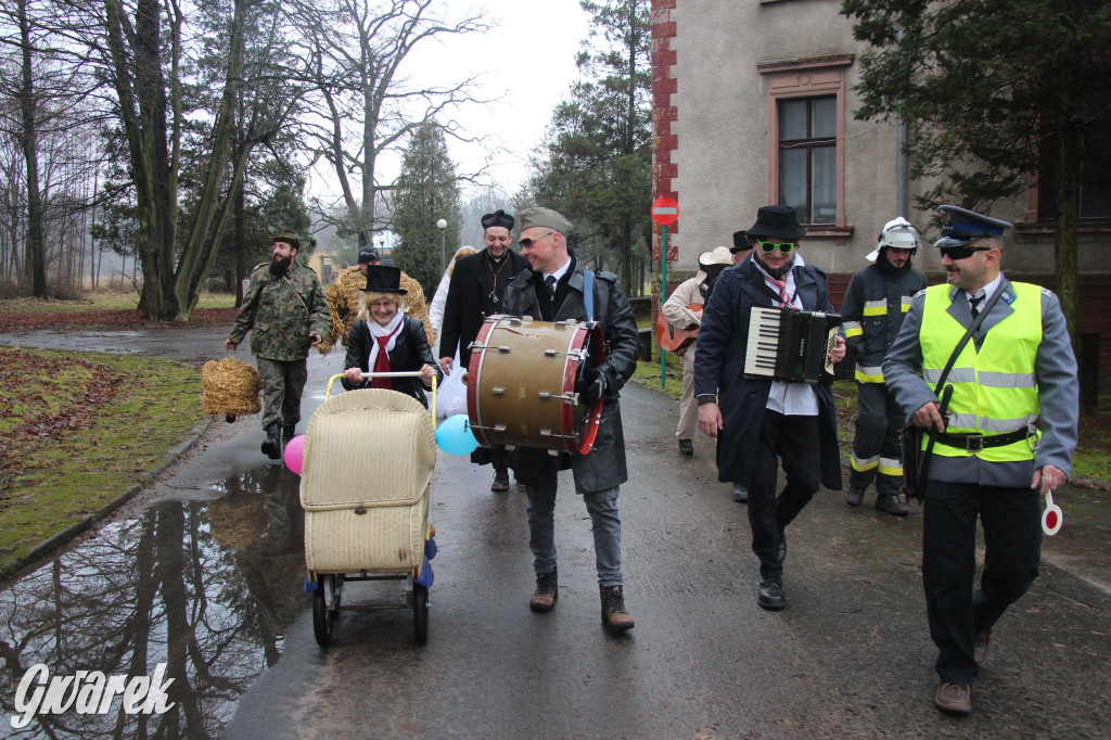 Bery w Miedarach. Zwyczaj kultywują od lat [GALERIA]