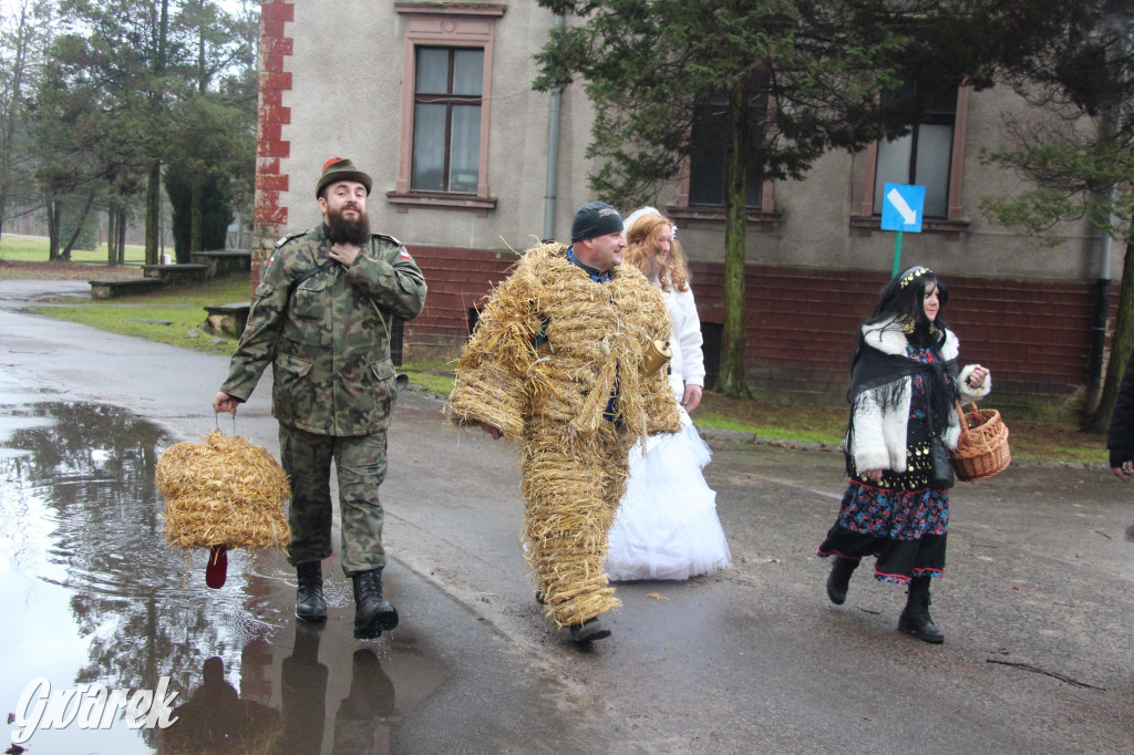 Bery w Miedarach. Zwyczaj kultywują od lat [GALERIA]