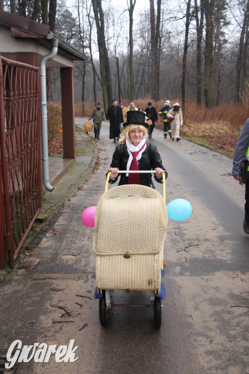 Bery w Miedarach. Zwyczaj kultywują od lat [GALERIA]