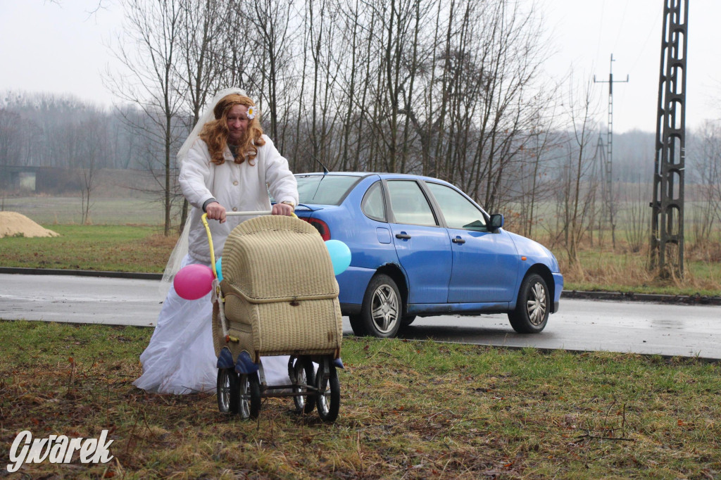 Bery w Miedarach. Zwyczaj kultywują od lat [GALERIA]