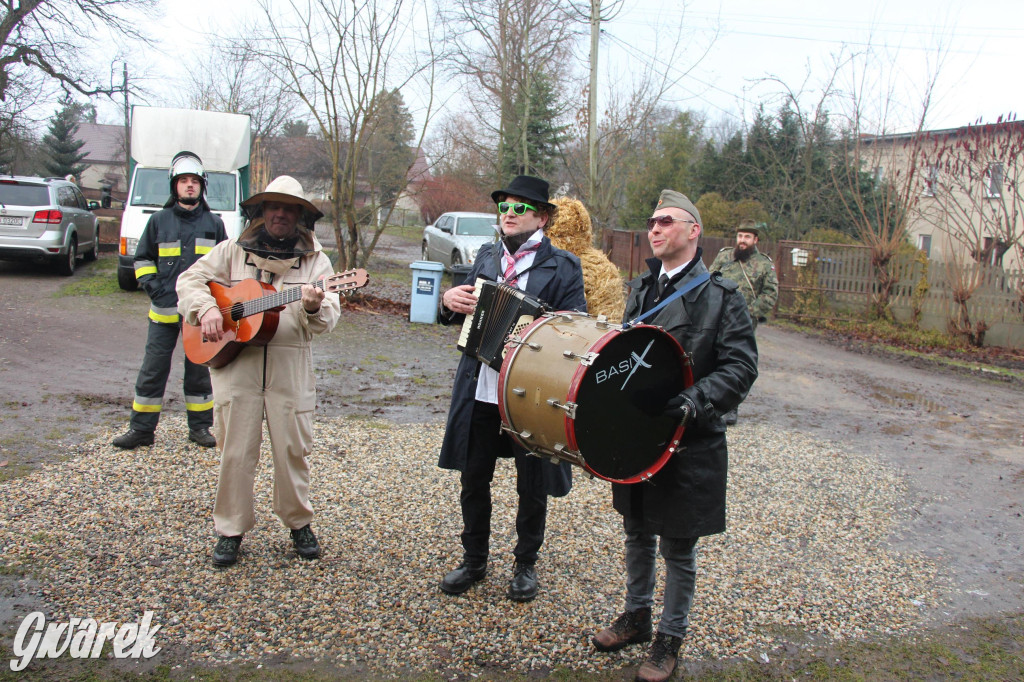 Bery w Miedarach. Zwyczaj kultywują od lat [GALERIA]