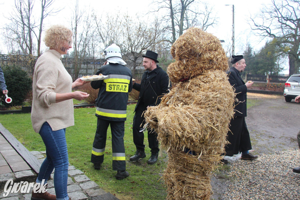 Bery w Miedarach. Zwyczaj kultywują od lat [GALERIA]