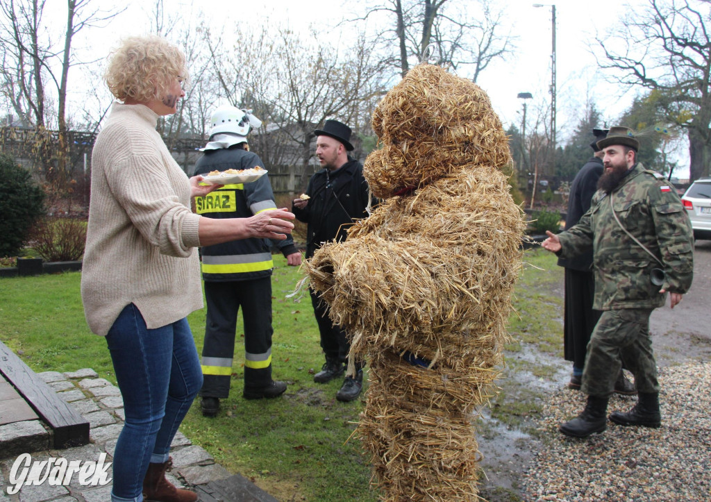 Bery w Miedarach. Zwyczaj kultywują od lat [GALERIA]