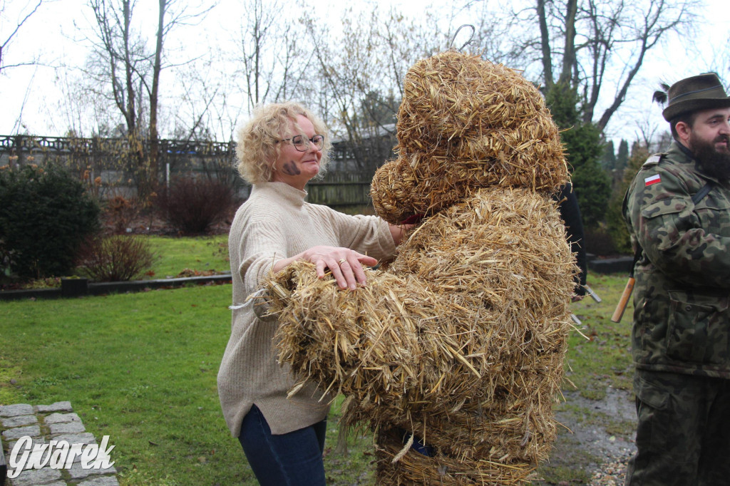 Bery w Miedarach. Zwyczaj kultywują od lat [GALERIA]