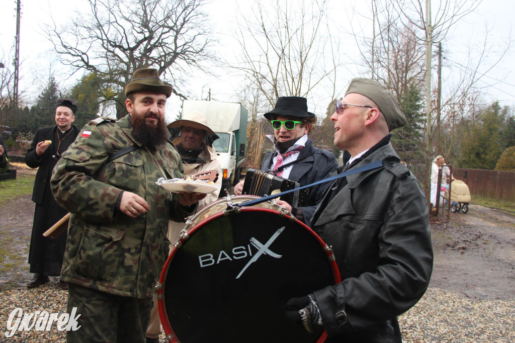 Bery w Miedarach. Zwyczaj kultywują od lat [GALERIA]