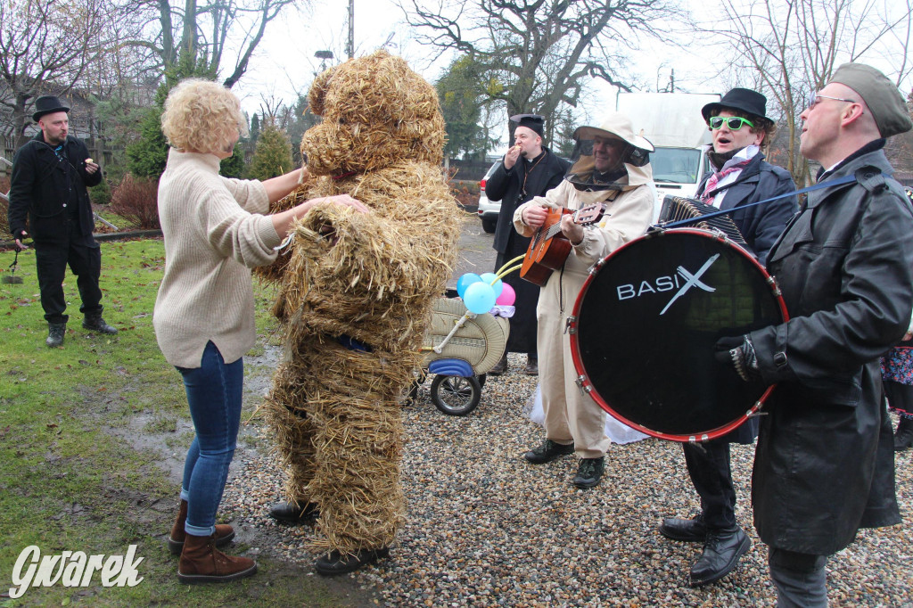 Bery w Miedarach. Zwyczaj kultywują od lat [GALERIA]
