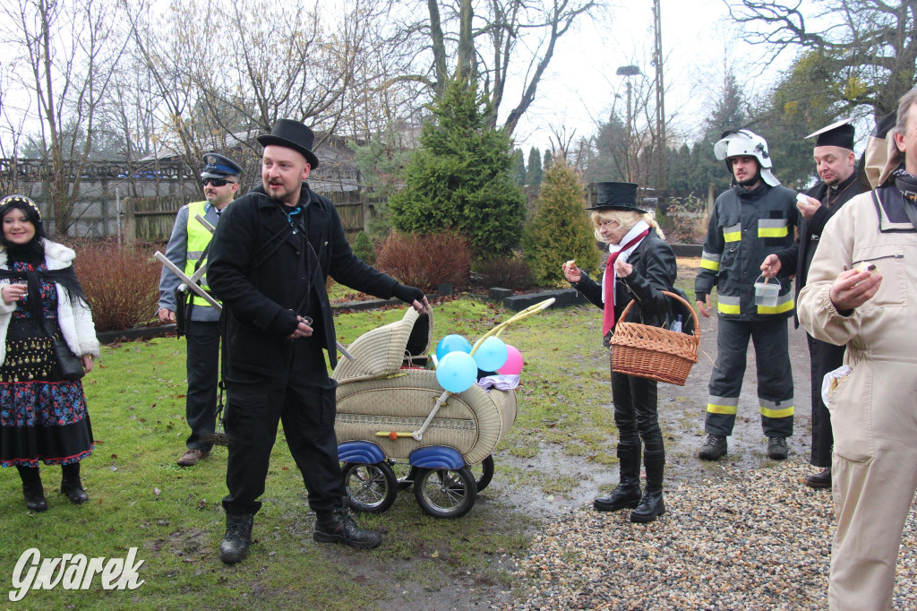 Bery w Miedarach. Zwyczaj kultywują od lat [GALERIA]
