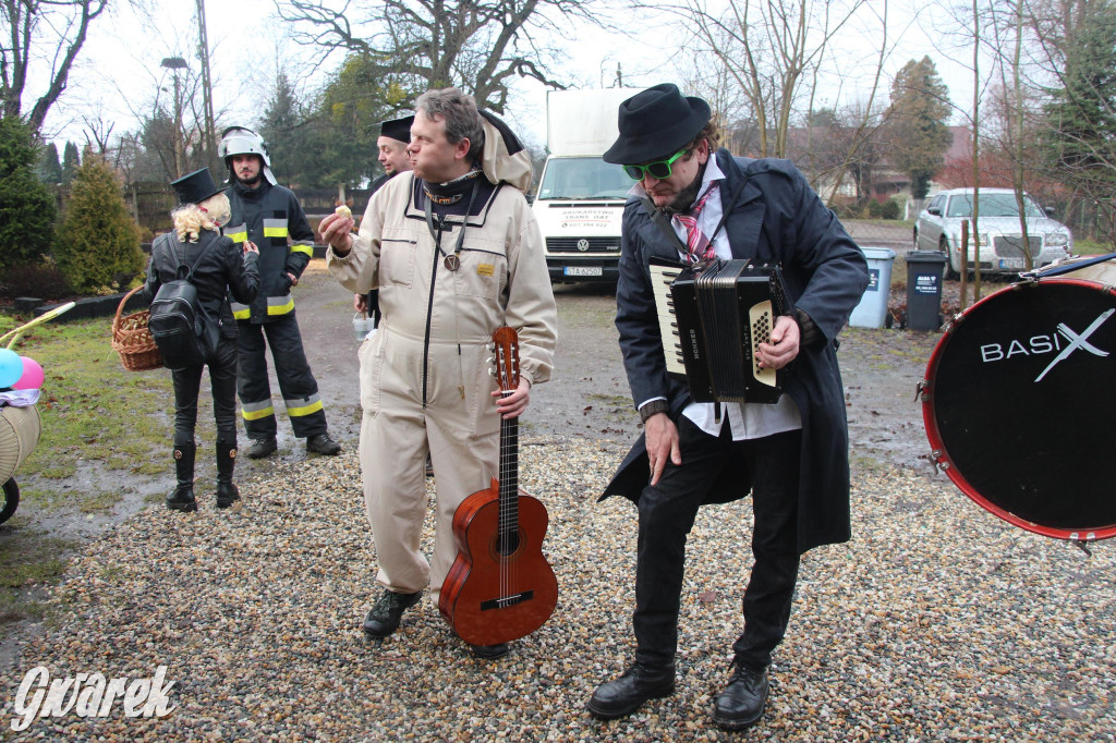 Bery w Miedarach. Zwyczaj kultywują od lat [GALERIA]