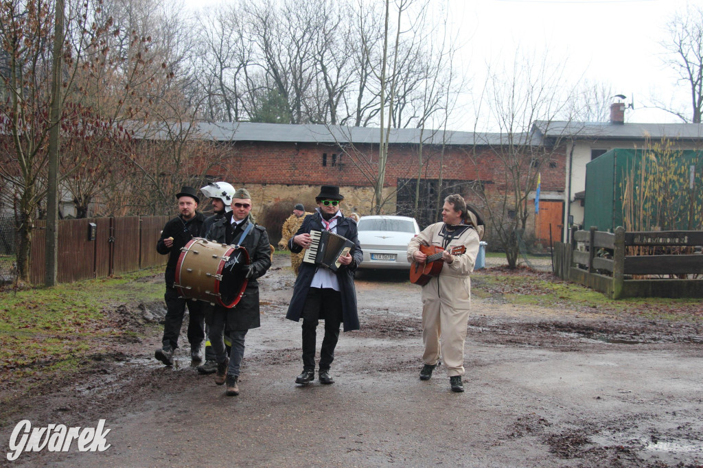 Bery w Miedarach. Zwyczaj kultywują od lat [GALERIA]