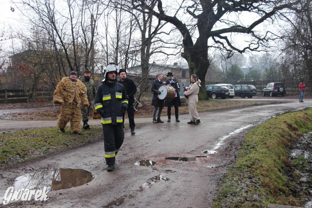 Bery w Miedarach. Zwyczaj kultywują od lat [GALERIA]