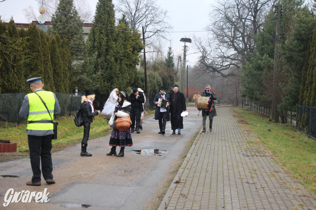 Bery w Miedarach. Zwyczaj kultywują od lat [GALERIA]