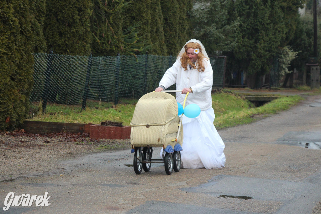 Bery w Miedarach. Zwyczaj kultywują od lat [GALERIA]