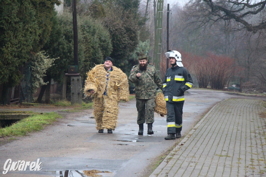 Bery w Miedarach. Zwyczaj kultywują od lat [GALERIA]