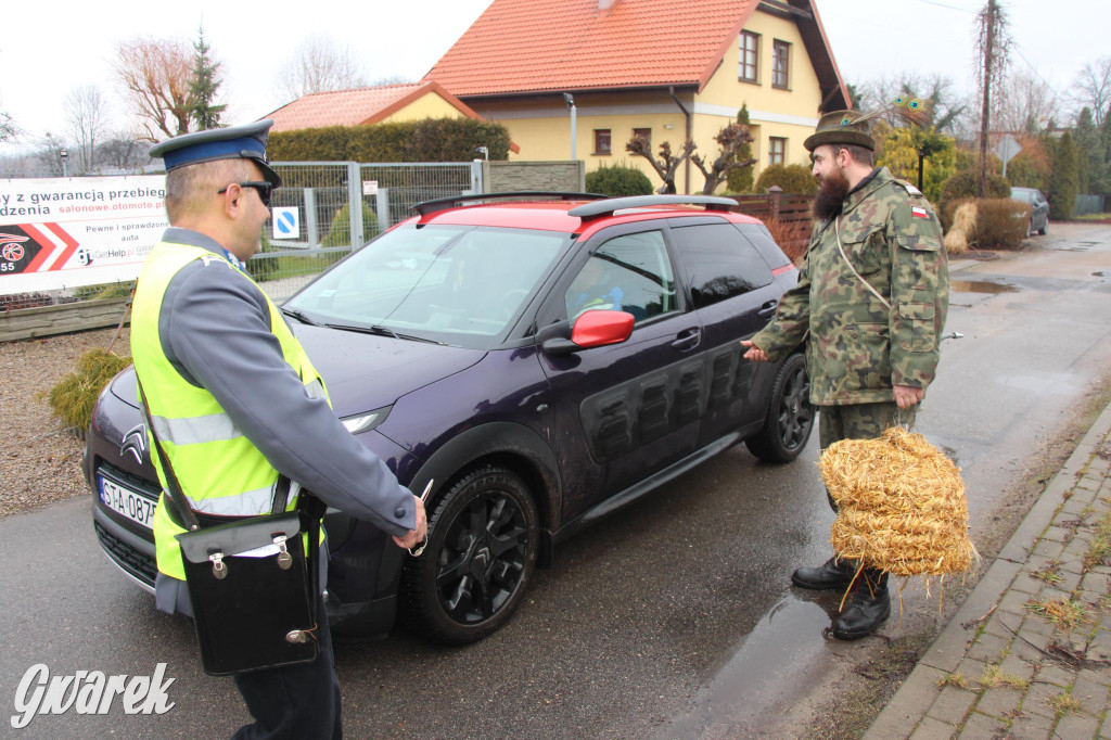Bery w Miedarach. Zwyczaj kultywują od lat [GALERIA]
