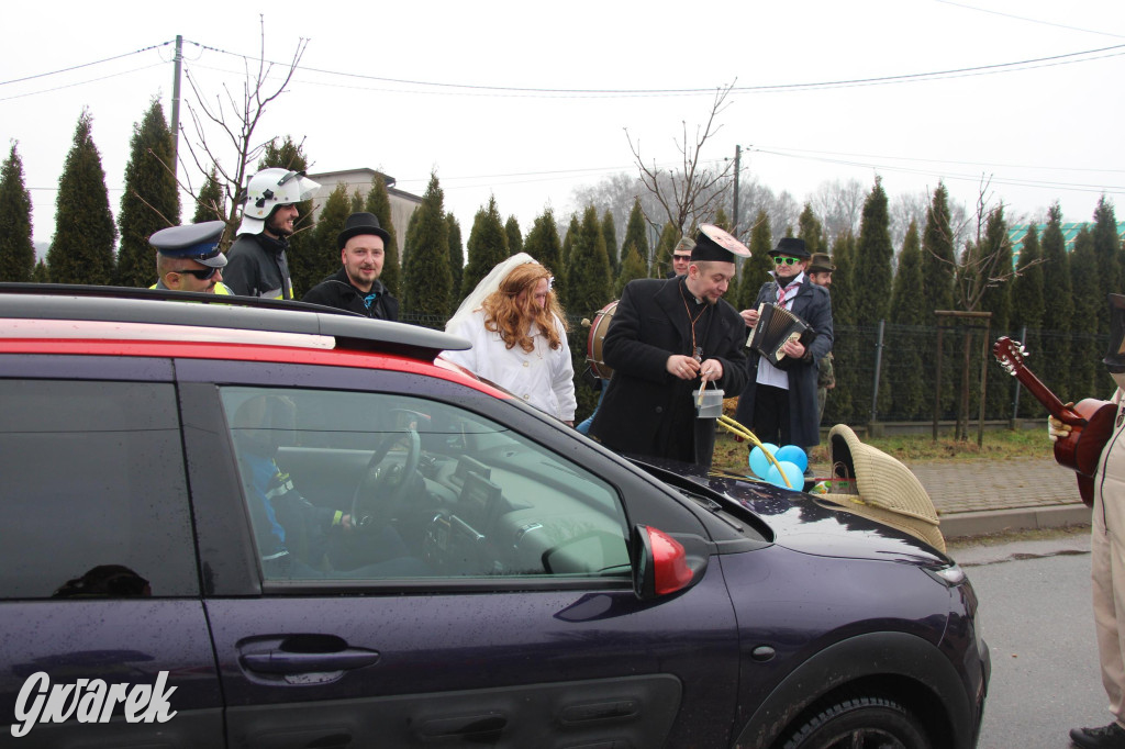 Bery w Miedarach. Zwyczaj kultywują od lat [GALERIA]