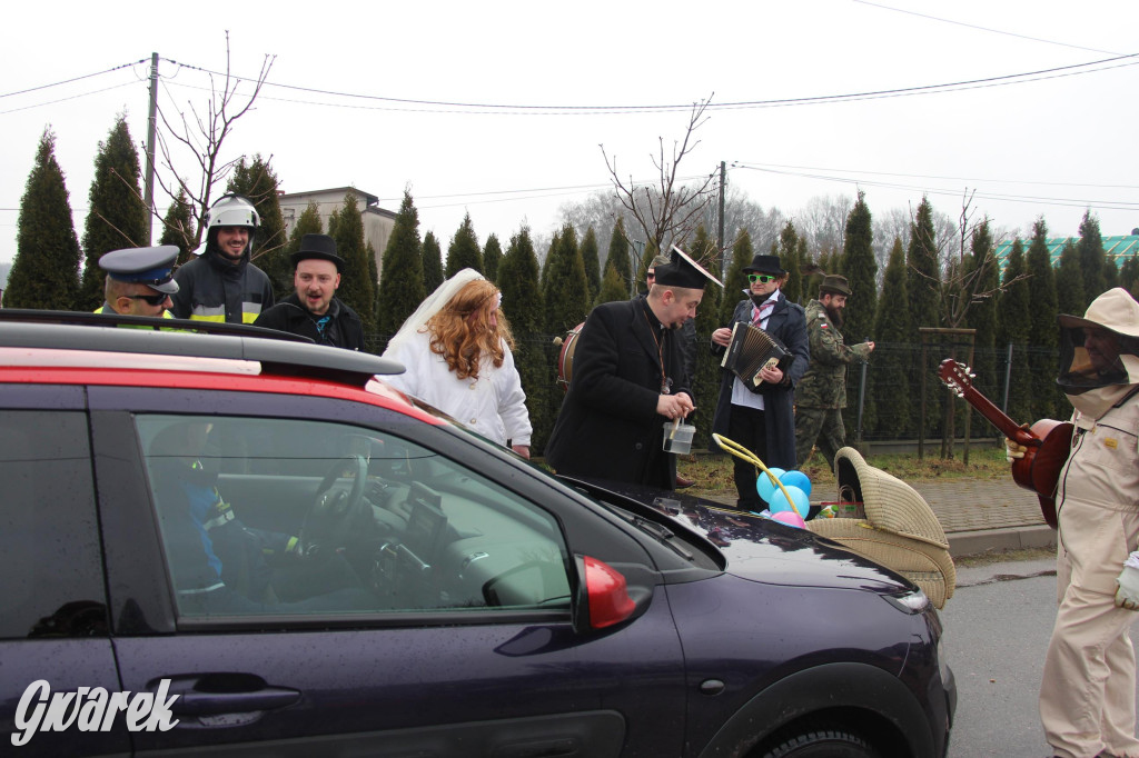 Bery w Miedarach. Zwyczaj kultywują od lat [GALERIA]