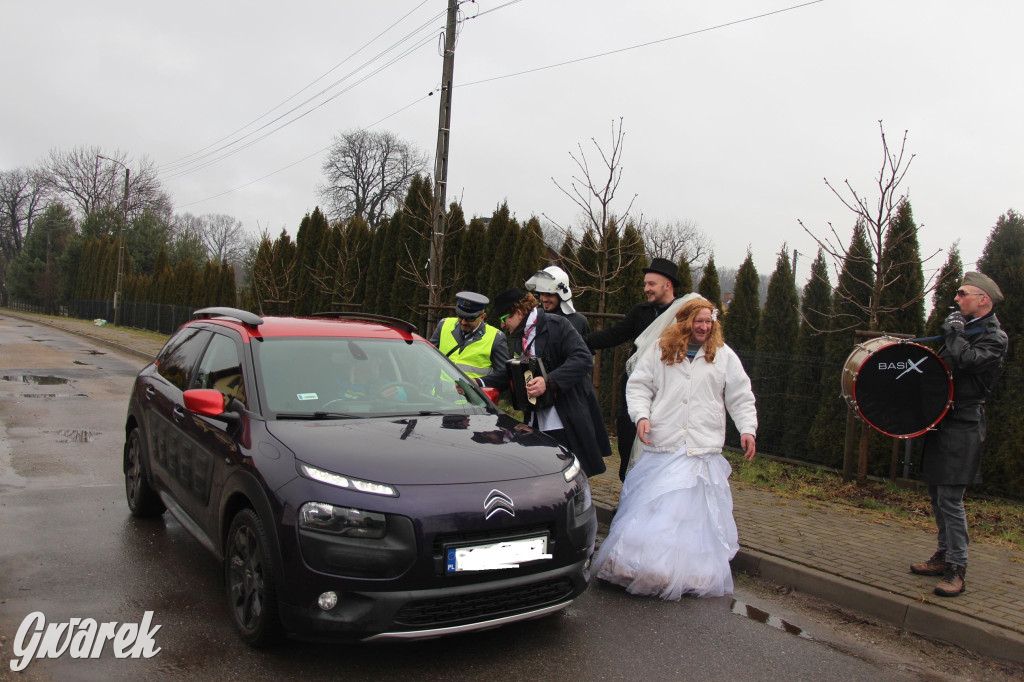 Bery w Miedarach. Zwyczaj kultywują od lat [GALERIA]