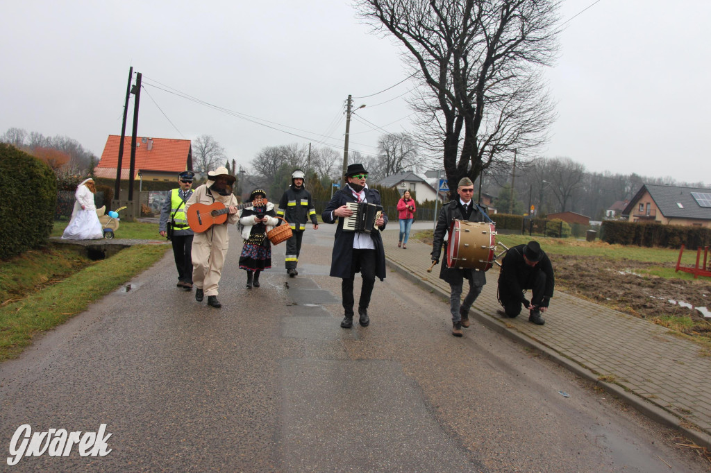 Bery w Miedarach. Zwyczaj kultywują od lat [GALERIA]