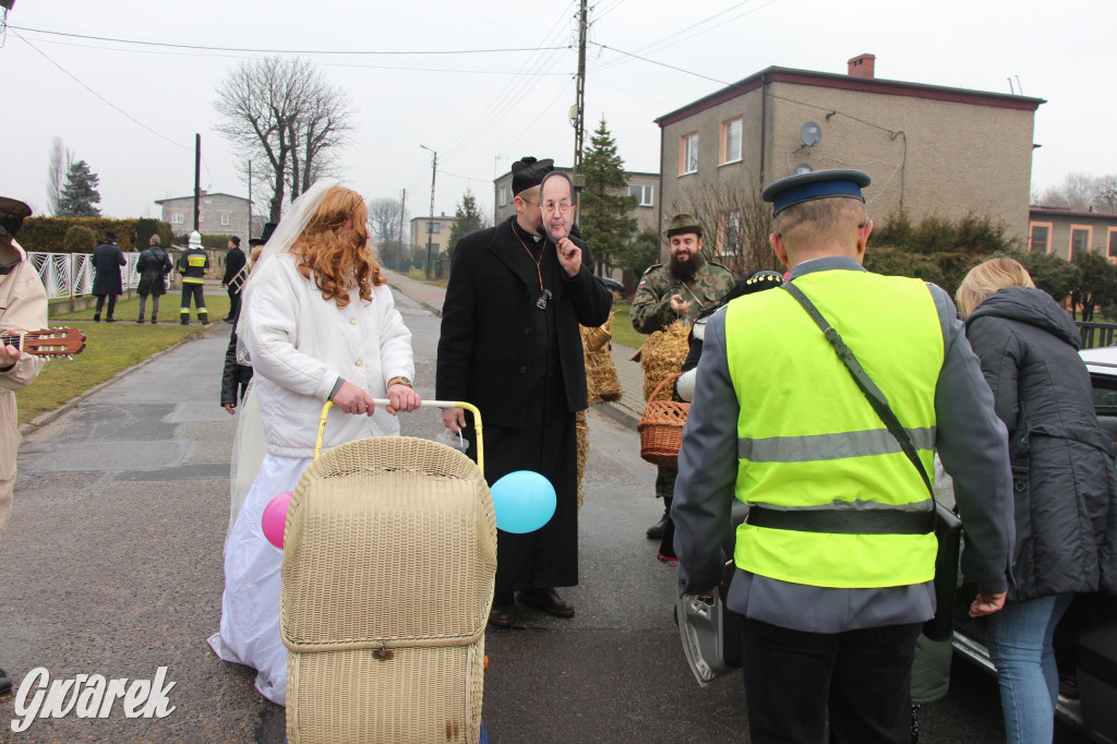 Bery w Miedarach. Zwyczaj kultywują od lat [GALERIA]