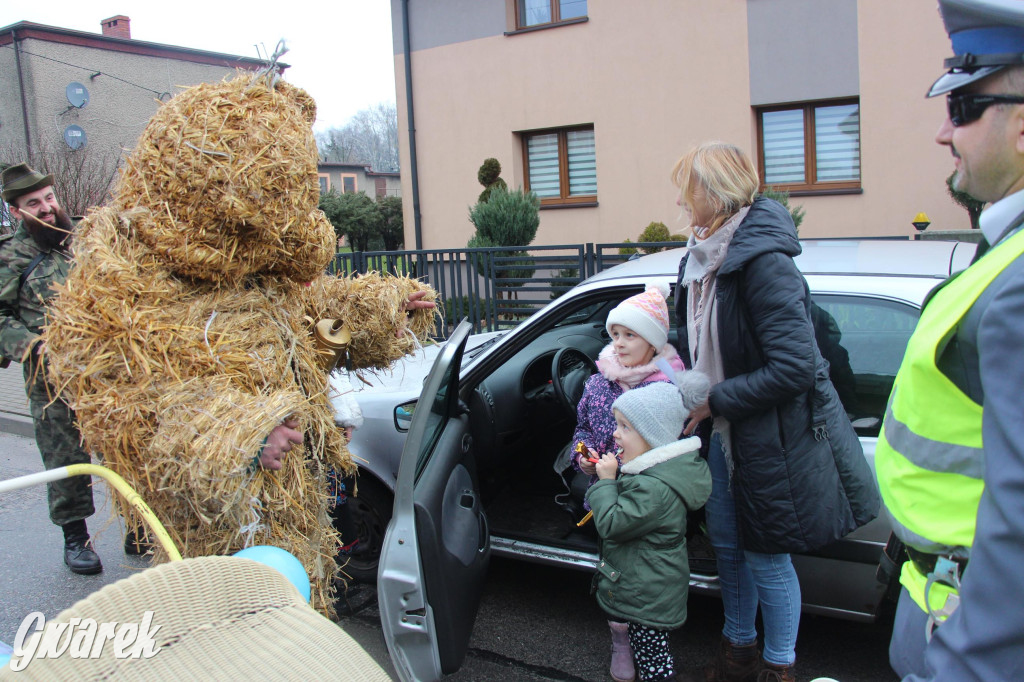 Bery w Miedarach. Zwyczaj kultywują od lat [GALERIA]