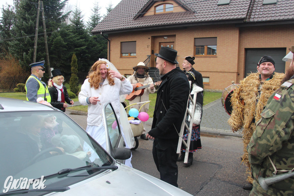 Bery w Miedarach. Zwyczaj kultywują od lat [GALERIA]