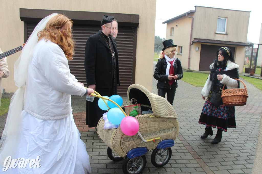 Bery w Miedarach. Zwyczaj kultywują od lat [GALERIA]