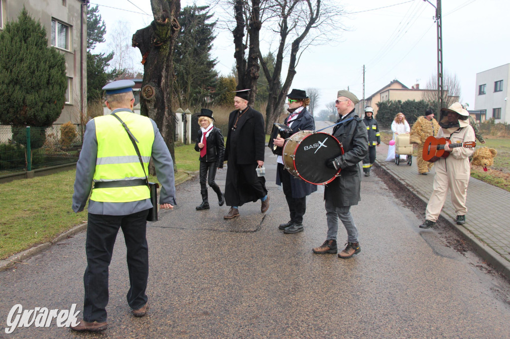 Bery w Miedarach. Zwyczaj kultywują od lat [GALERIA]