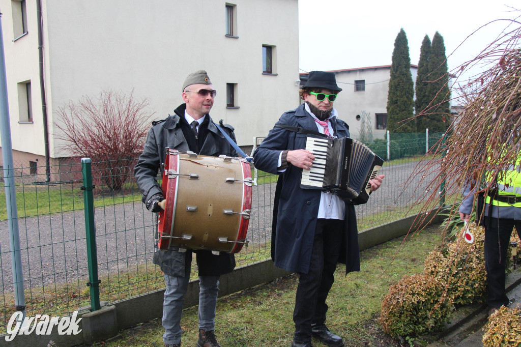 Bery w Miedarach. Zwyczaj kultywują od lat [GALERIA]
