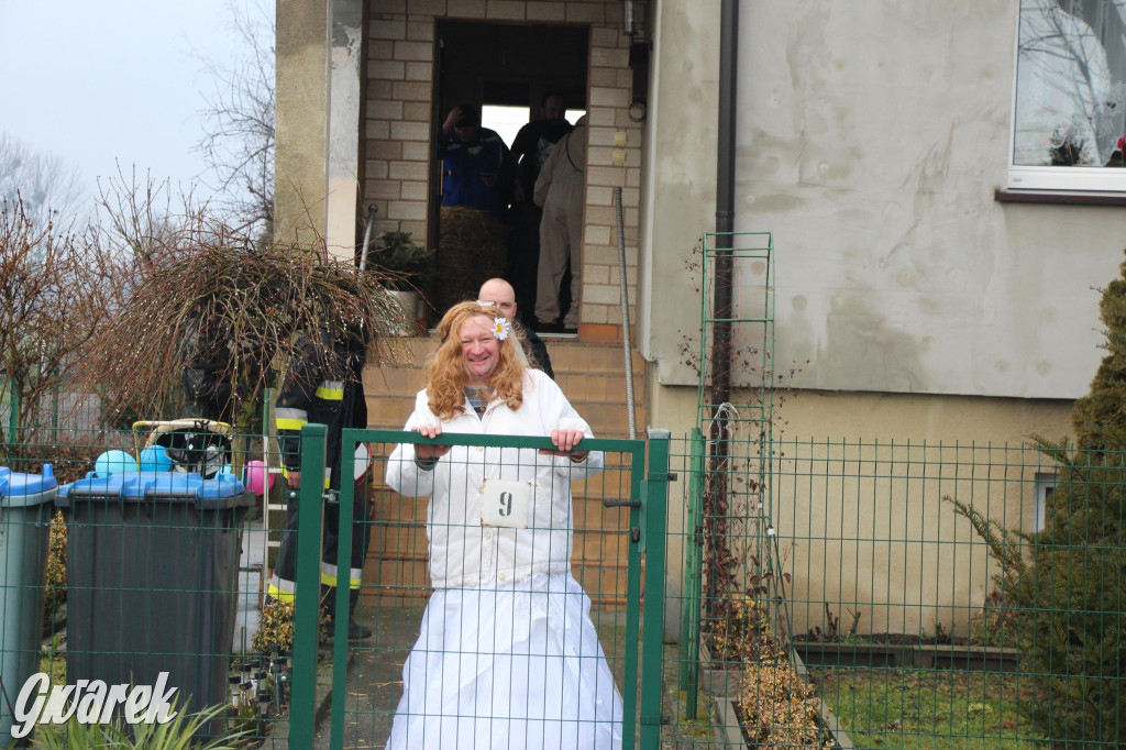 Bery w Miedarach. Zwyczaj kultywują od lat [GALERIA]