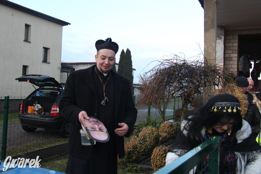 Bery w Miedarach. Zwyczaj kultywują od lat [GALERIA]