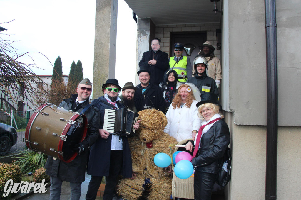 Bery w Miedarach. Zwyczaj kultywują od lat [GALERIA]