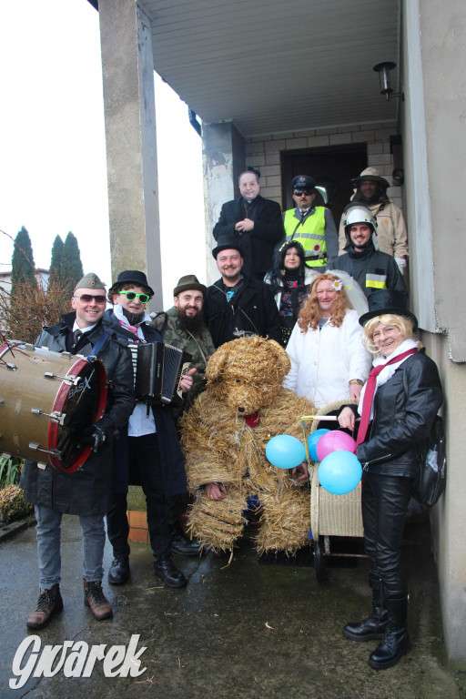 Bery w Miedarach. Zwyczaj kultywują od lat [GALERIA]