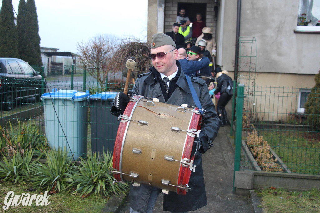 Bery w Miedarach. Zwyczaj kultywują od lat [GALERIA]