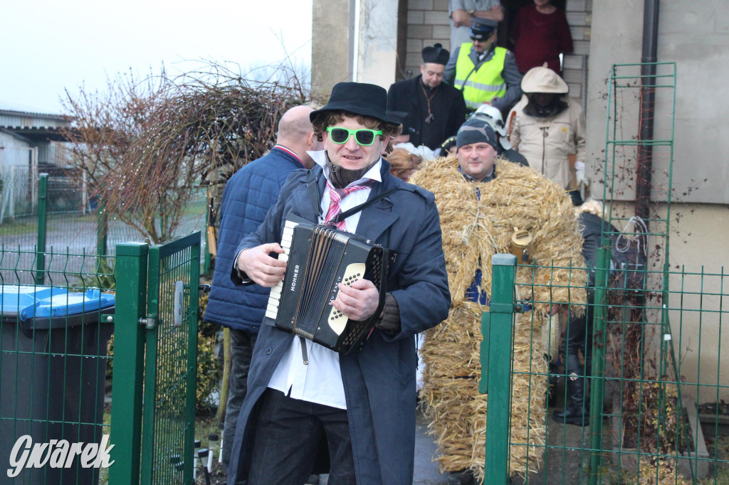 Bery w Miedarach. Zwyczaj kultywują od lat [GALERIA]