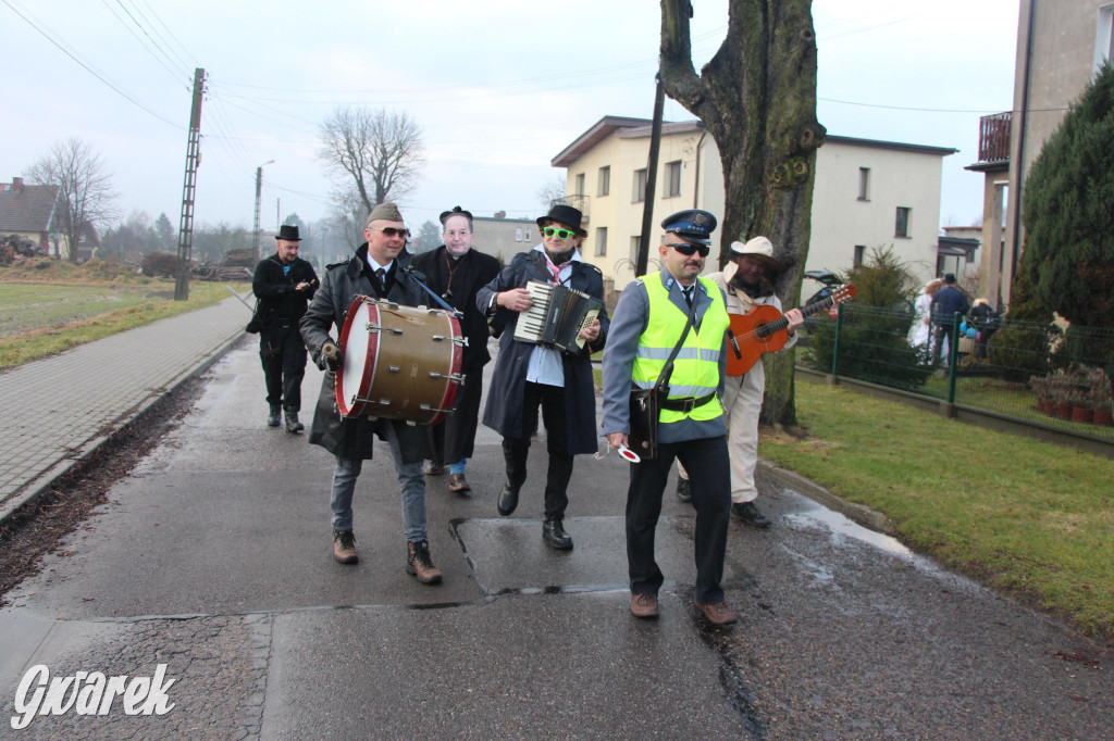 Bery w Miedarach. Zwyczaj kultywują od lat [GALERIA]