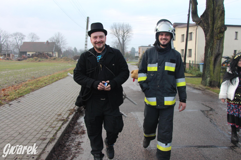 Bery w Miedarach. Zwyczaj kultywują od lat [GALERIA]
