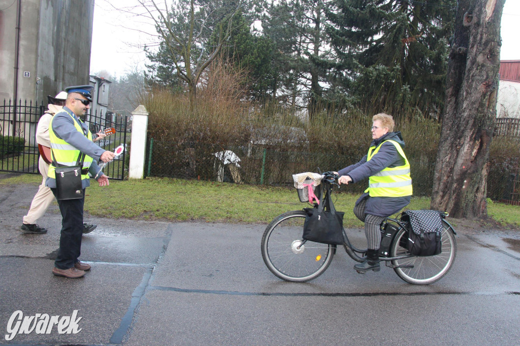 Bery w Miedarach. Zwyczaj kultywują od lat [GALERIA]