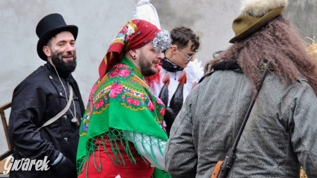 Kopienica. Łubie. Taniec z niedźwiedziem zapewnia powodzenie i dostatek