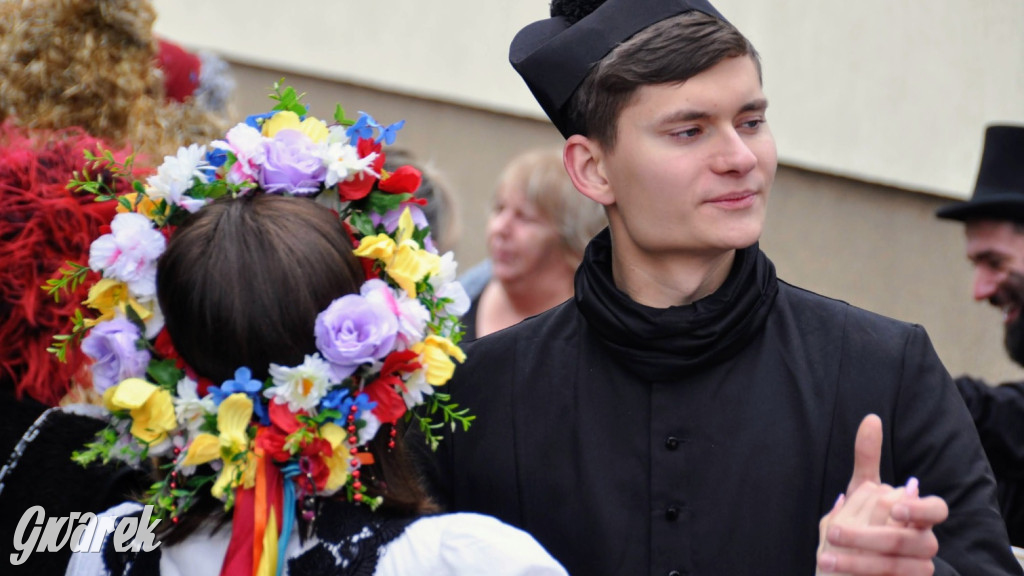 Kopienica. Łubie. Taniec z niedźwiedziem zapewnia powodzenie i dostatek