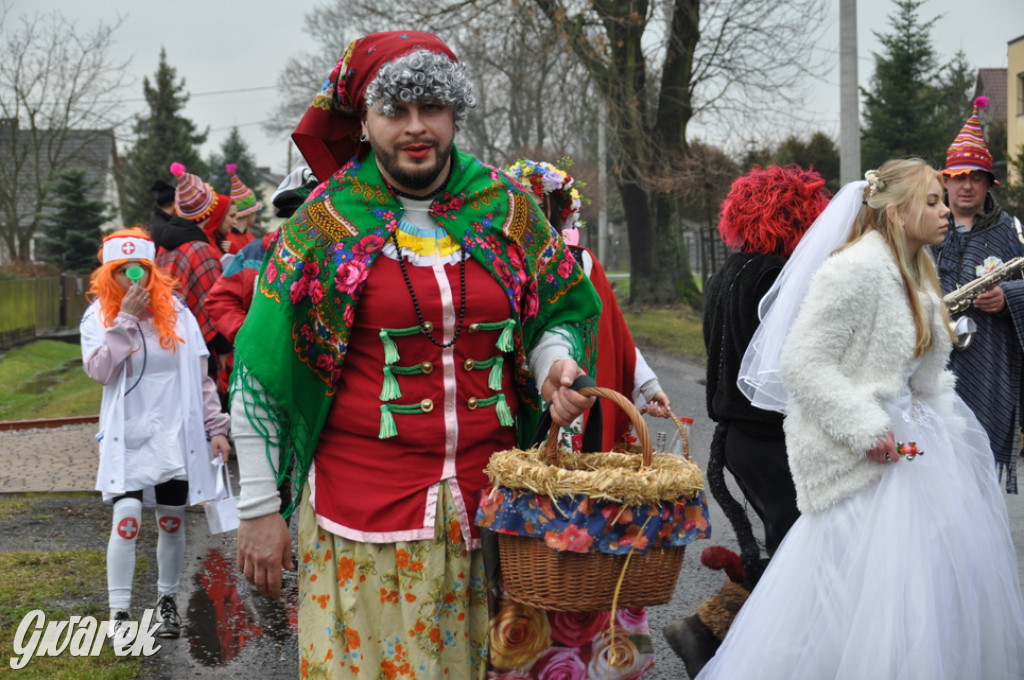 Kopienica. Łubie. Taniec z niedźwiedziem zapewnia powodzenie i dostatek