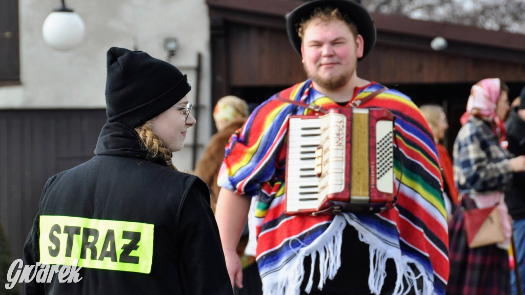 Kopienica. Łubie. Taniec z niedźwiedziem zapewnia powodzenie i dostatek