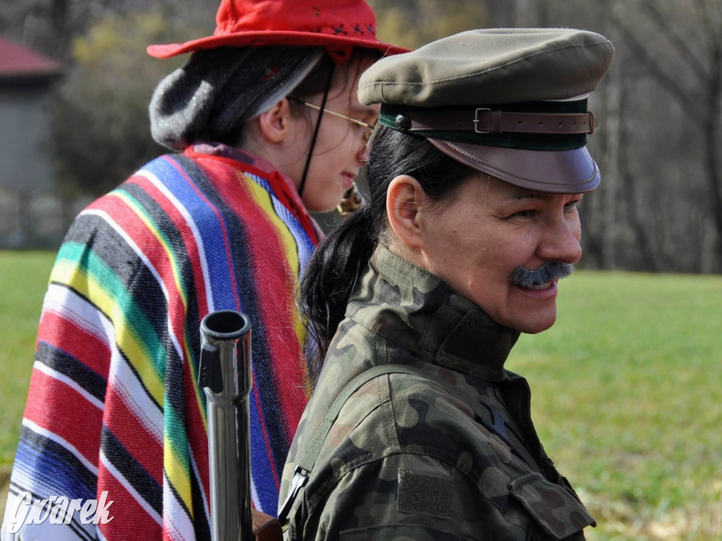 Kopienica. Łubie. Taniec z niedźwiedziem zapewnia powodzenie i dostatek