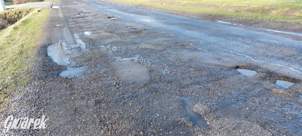 Ser z dziurami ma ich mniej niż nasze drogi [GALERIA]