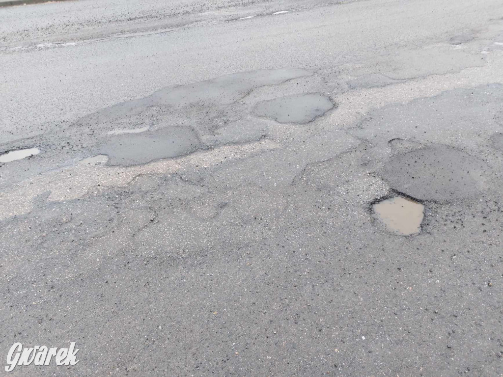 Ser z dziurami ma ich mniej niż nasze drogi [GALERIA]