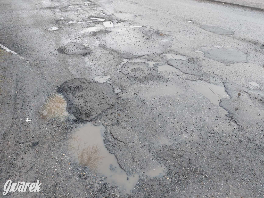 Ser z dziurami ma ich mniej niż nasze drogi [GALERIA]