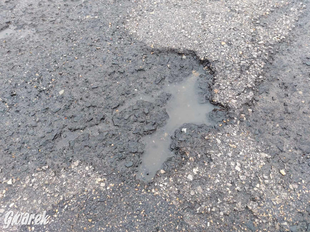 Ser z dziurami ma ich mniej niż nasze drogi [GALERIA]