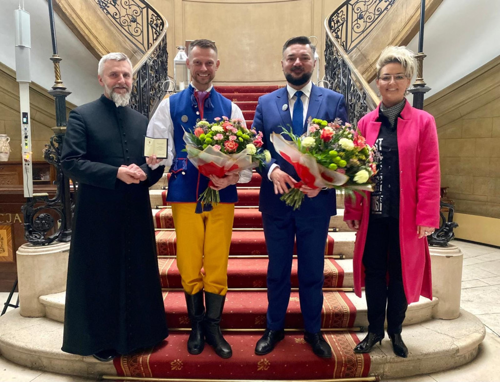 Wójt i były radny z odznakami za zasługi