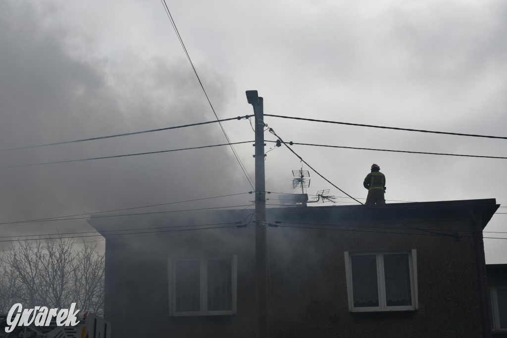 Tarnowskie Góry. Pożar na Gliwickiej [ZDJĘCIA]