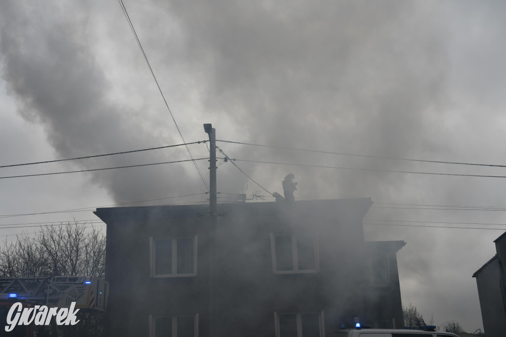 Tarnowskie Góry. Pożar na Gliwickiej [ZDJĘCIA]