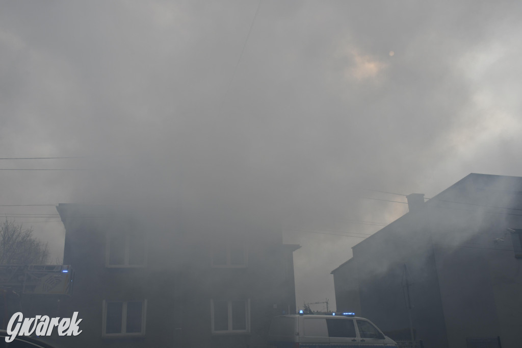 Tarnowskie Góry. Pożar na Gliwickiej [ZDJĘCIA]